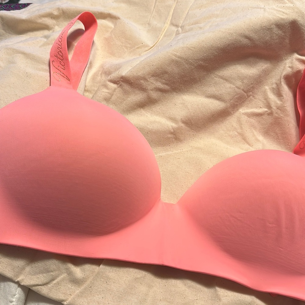 Victoria’s Secret peach bralette